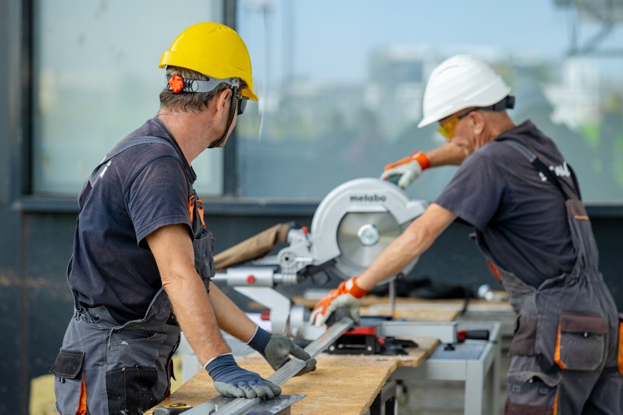 Contractor crew